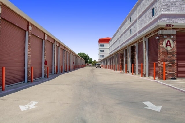 Facility photo: //images.sparefoot.com/medium/2219406991d523220c1.jpg