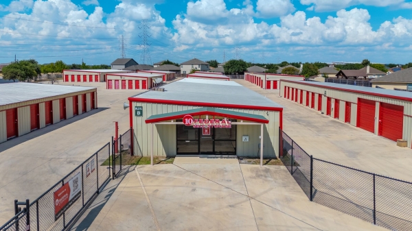 Facility photo: //images.sparefoot.com/medium/221948695d473098927.jpg