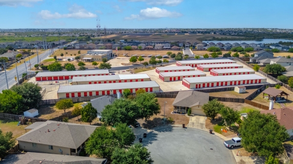 Facility photo: //images.sparefoot.com/medium/221948695d4734d54a1.jpg