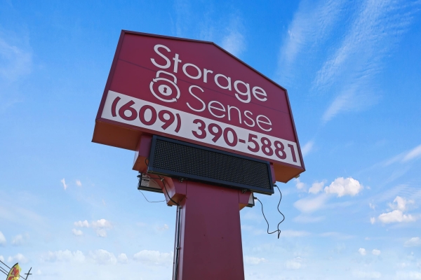 Facility photo: //images.sparefoot.com/medium/2219916899ebeaad3c4.jpg