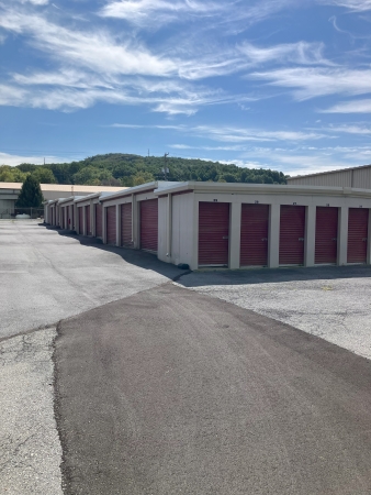 Facility photo: //images.sparefoot.com/medium/22199568c46707c647d.jpeg