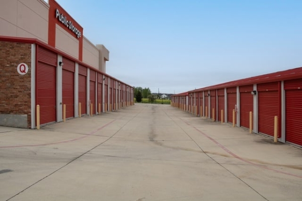 Facility photo: //images.sparefoot.com/medium/222019687f928eb9747.jpg