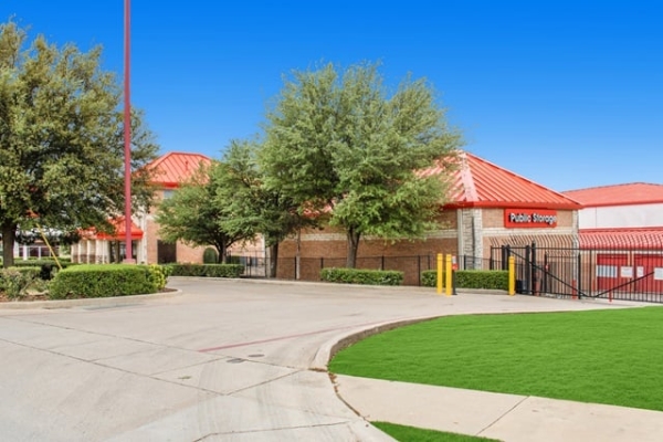 Facility photo: //images.sparefoot.com/medium/22201969f4a99fb02eb.jpg
