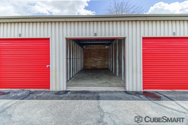 Storage Units at CubeSmart Self Storage - AZ Chandler North Arizona Ave - 1262 North Arizona Avenue