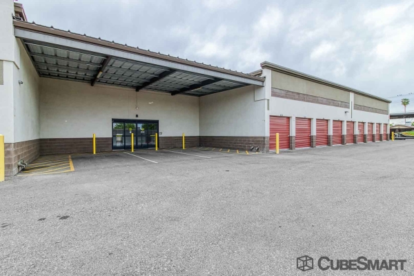 Storage Units at CubeSmart Self Storage - AZ Chandler N Arizona Ave - 1170 North Arizona Avenue