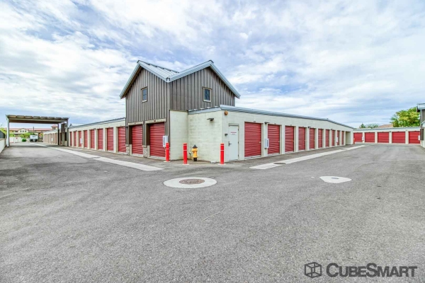 Storage Units at CubeSmart Self Storage - AZ Chandler S Gilbert Rd - 5959 South Gilbert Road