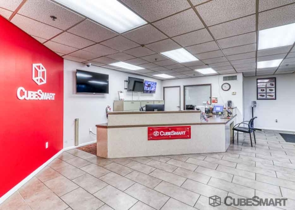 Facility photo: //images.sparefoot.com/medium/222025686f5e5db7d27.jpg