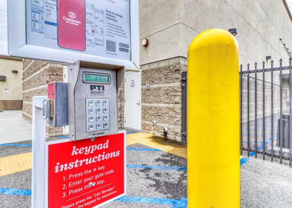 Facility photo: //images.sparefoot.com/medium/22202668944b33c6db6.jpg