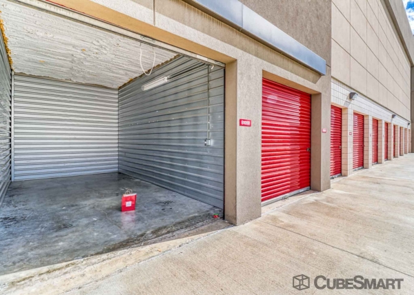 Storage Units at CubeSmart Self Storage - TX Houston N Shepherd Dr - 1526 North Shepherd Drive
