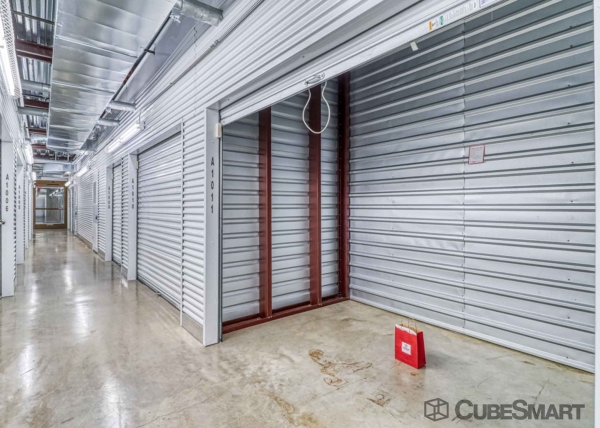 Storage Units at CubeSmart Self Storage - TX Houston N Shepherd Dr - 1526 North Shepherd Drive