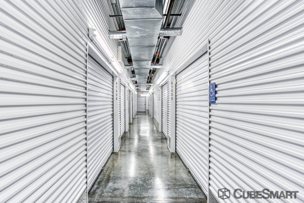 Facility photo: //images.sparefoot.com/medium/2220316943d33193b61.jpg