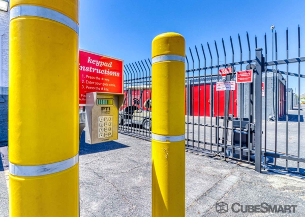 Storage Units at CubeSmart Self Storage - AZ Phoenix East Bell Rd - 1628 East Bell Road