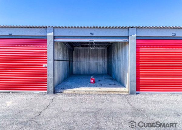 Storage Units at CubeSmart Self Storage - AZ Phoenix East Bell Rd - 1628 East Bell Road