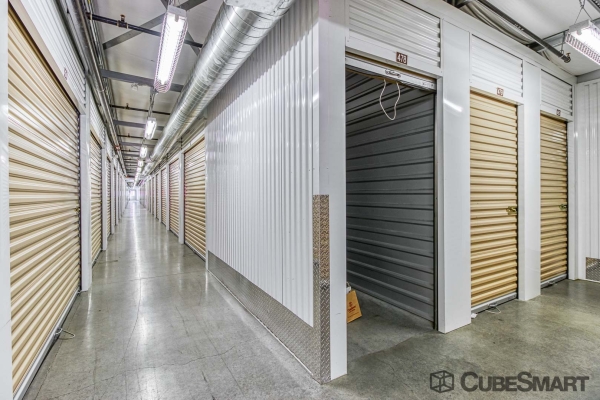 Facility photo: //images.sparefoot.com/medium/222033689447c040b5f.jpg
