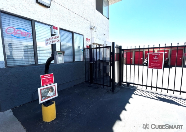 Storage Units at CubeSmart Self Storage - AZ Phoenix N 27th Ave - 6316 North 27th Avenue
