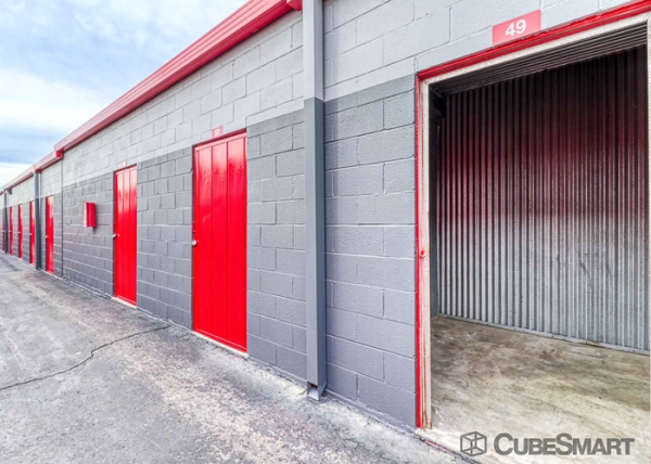 Facility photo: //images.sparefoot.com/medium/22203769fc3234095ff.jpg