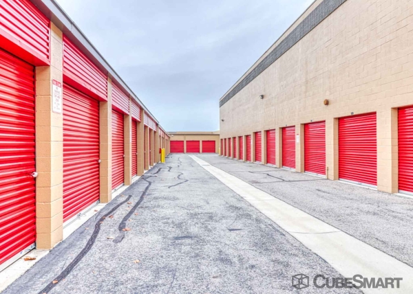 Facility photo: //images.sparefoot.com/medium/2220396a1934945ab85.jpg