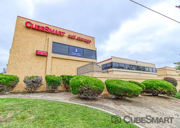 Facility photo: //images.sparefoot.com/medium/22204169df3198a0817.jpg