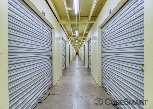 Facility photo: //images.sparefoot.com/medium/2220436883272516c95.jpg
