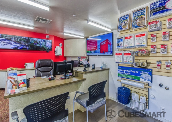 Facility photo: //images.sparefoot.com/medium/2220456883272909d83.jpg