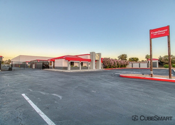 Facility photo: //images.sparefoot.com/medium/2220506890670241179.jpg