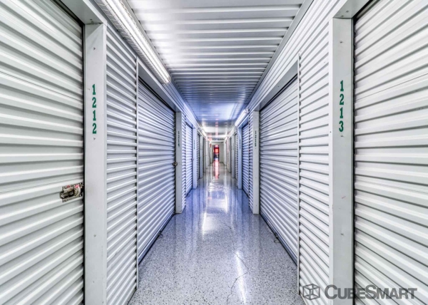 Facility photo: //images.sparefoot.com/medium/2220516880a4571b266.jpg