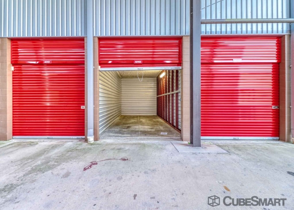 Facility photo: //images.sparefoot.com/medium/222052686f911255749.jpg