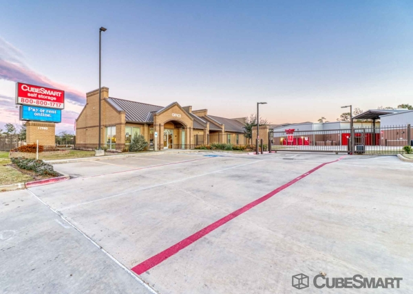 Facility photo: //images.sparefoot.com/medium/222052688c7f8610e5e.jpg