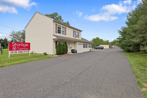 Facility photo: //images.sparefoot.com/medium/2220566899e7e99c561.jpg