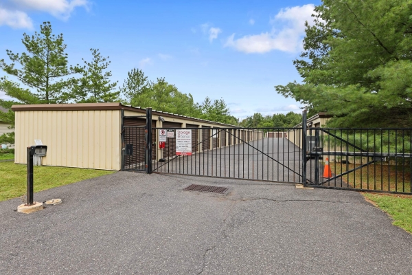 Facility photo: //images.sparefoot.com/medium/2220566899e7ff15a27.jpg