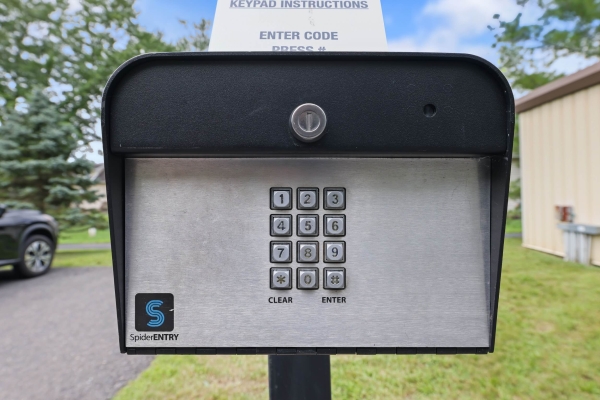 Facility photo: //images.sparefoot.com/medium/2220566899e80d24c47.jpg