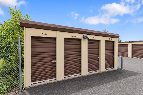 Facility photo: //images.sparefoot.com/medium/2220566899e98b74f35.jpg