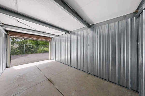 Facility photo: //images.sparefoot.com/medium/2220566899e9ab97f14.jpg