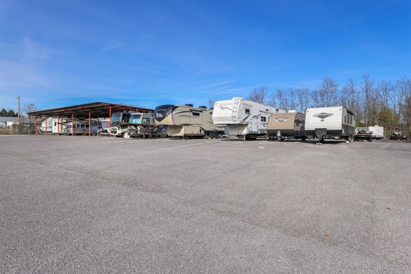 Facility photo: //images.sparefoot.com/medium/2220576887db8ae9f1a.jpg