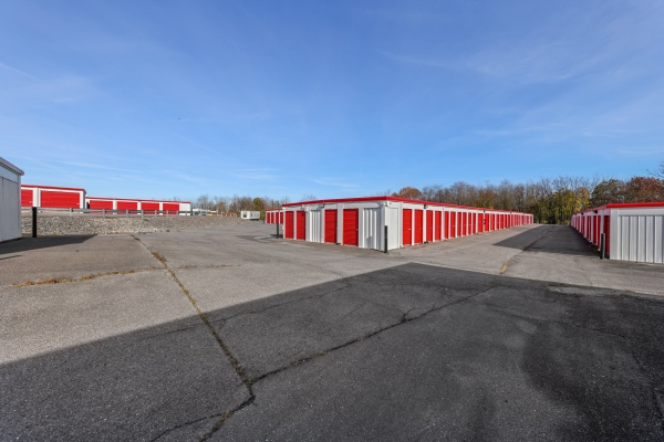 Facility photo: //images.sparefoot.com/medium/2220576887dc04d28d6.jpg