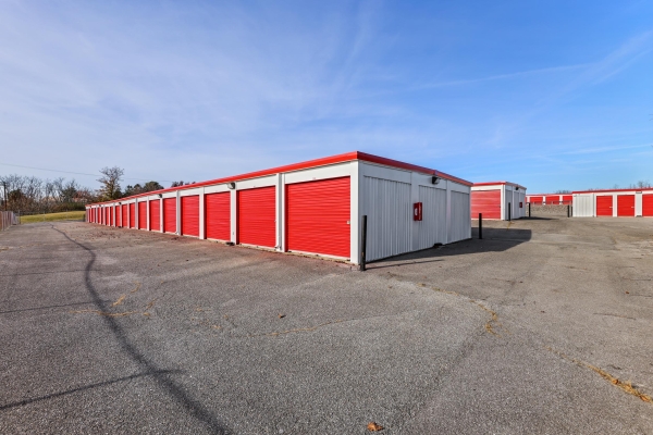Facility photo: //images.sparefoot.com/medium/2220576887dc2368f4e.jpg