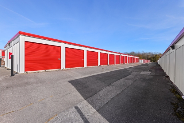 Facility photo: //images.sparefoot.com/medium/2220576887dc46461aa.jpg