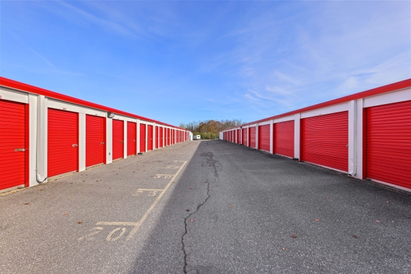 Facility photo: //images.sparefoot.com/medium/2220576887dcaab6fa1.jpg