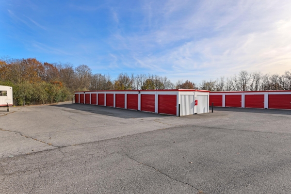 Facility photo: //images.sparefoot.com/medium/2220576887dcca96825.jpg
