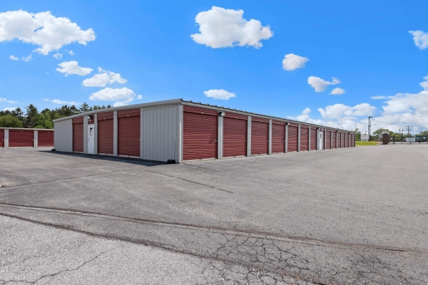 Facility photo: //images.sparefoot.com/medium/222061689cc1edc92ad.jpg