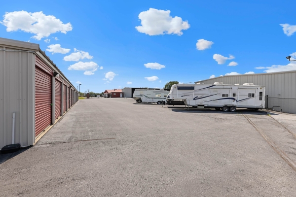 Facility photo: //images.sparefoot.com/medium/222061689cc207c75ca.jpg