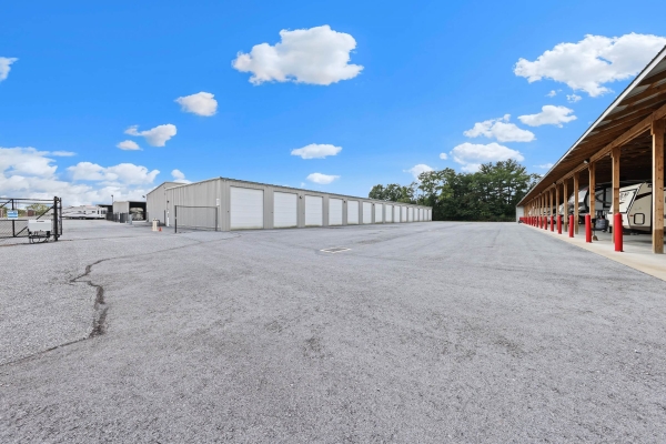 Facility photo: //images.sparefoot.com/medium/222061689cc216ef6e0.jpg