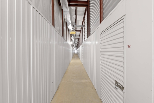 Facility photo: //images.sparefoot.com/medium/222061689cc225c4099.jpg