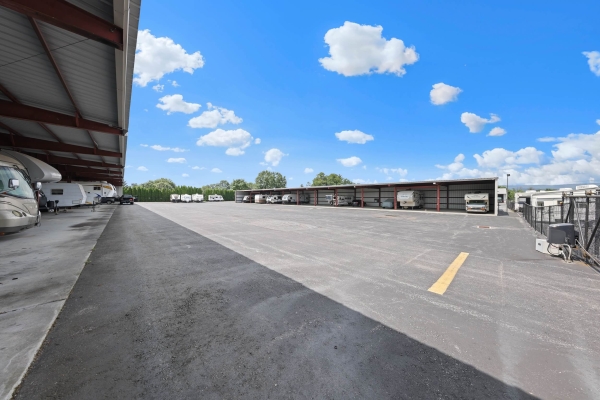 Facility photo: //images.sparefoot.com/medium/222061689cc24c0ba99.jpg