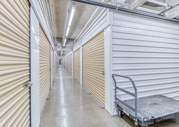 Facility photo: //images.sparefoot.com/medium/222071698445e0d339a.jpg