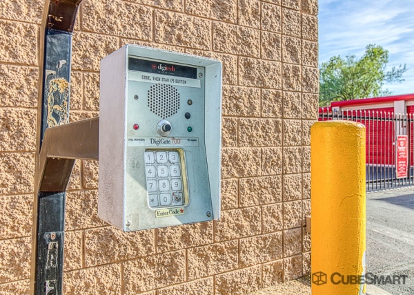 Facility photo: //images.sparefoot.com/medium/22207169fc3043102db.jpg