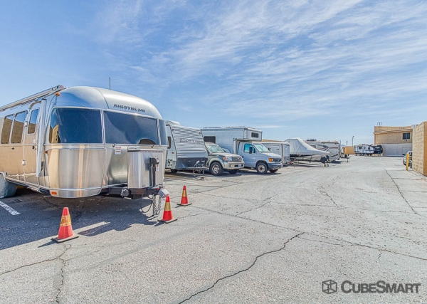 Facility photo: //images.sparefoot.com/medium/22207269f5987e2905a.jpg