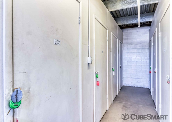 Facility photo: //images.sparefoot.com/medium/2220736894480fe05bd.jpg
