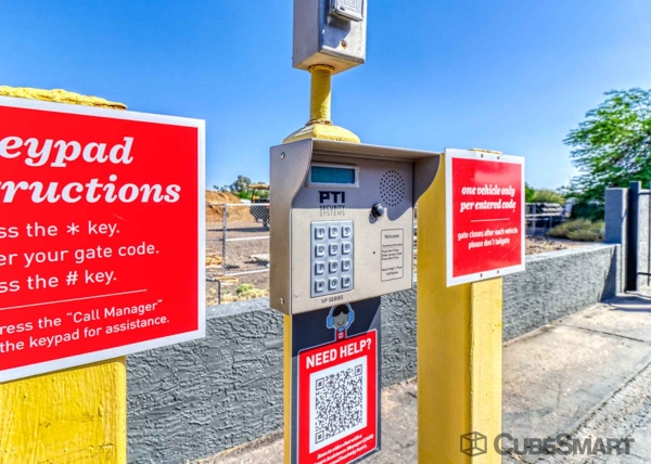 Facility photo: //images.sparefoot.com/medium/2220736912e577abc22.jpg