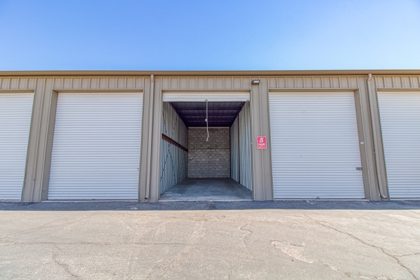 Facility photo: //images.sparefoot.com/medium/2220756891a2f39a362.jpg